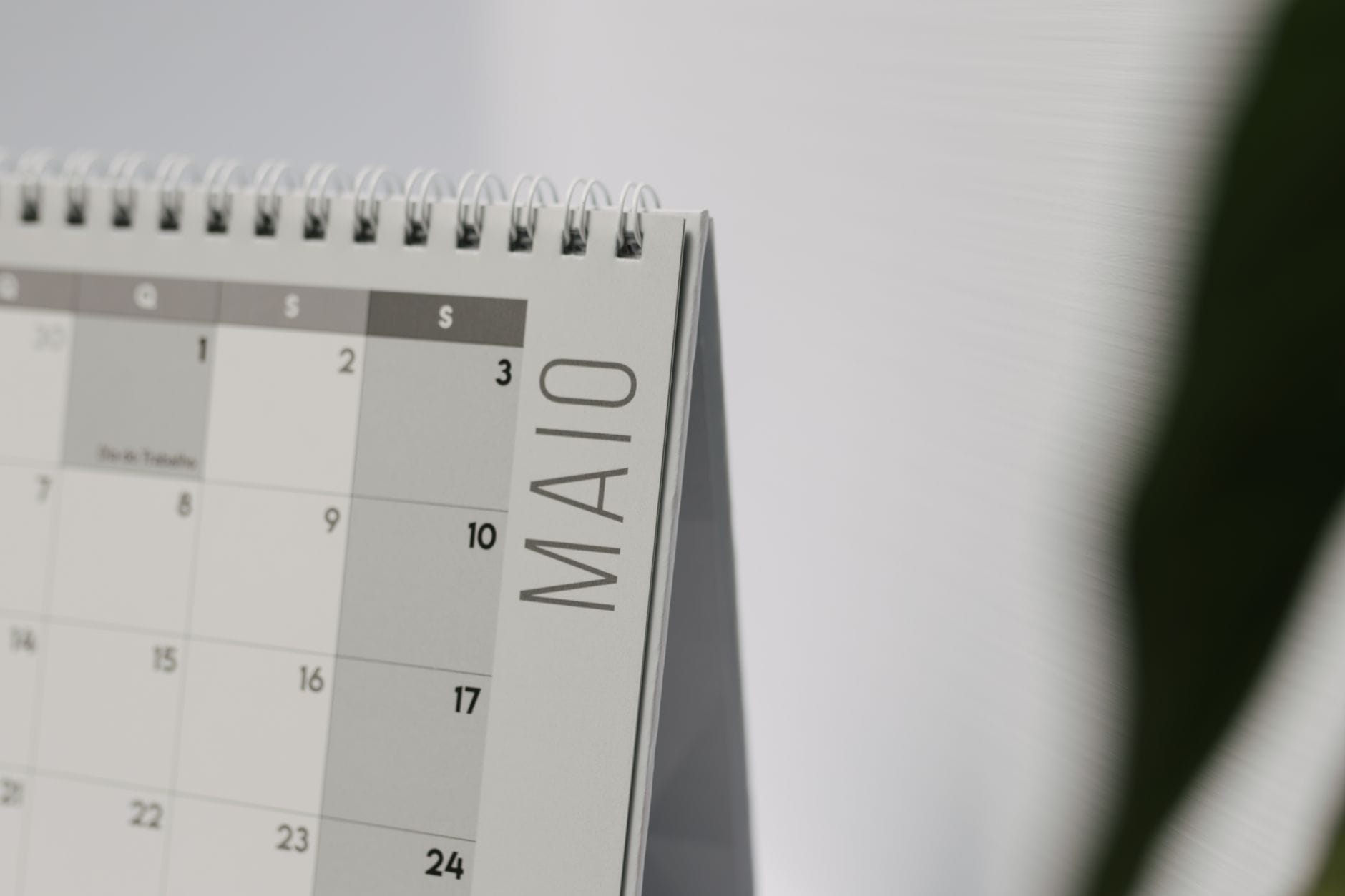 Un agenda hebdomadaire ouvert avec des créneaux de rendez-vous notés à la main